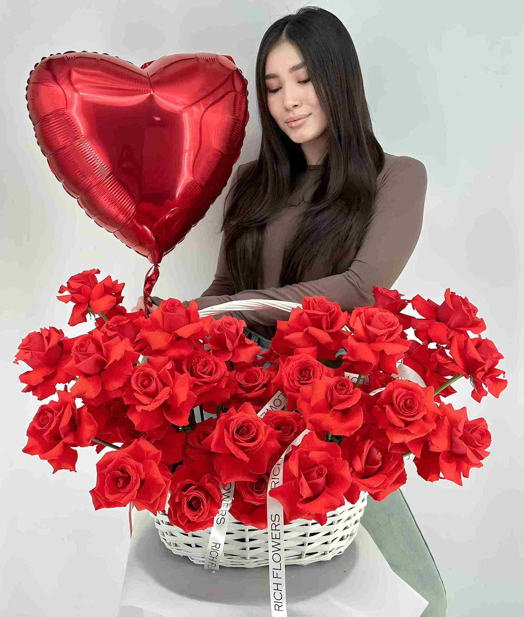 Корзина из 51 розы